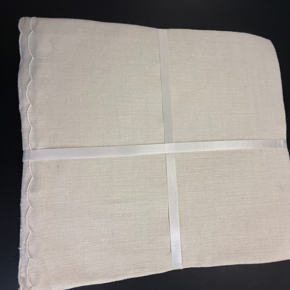 Leacock Tea Setting NT-21 Vintage Cream Linen Tablecloth and Napkins Set - Picture 2 of 9